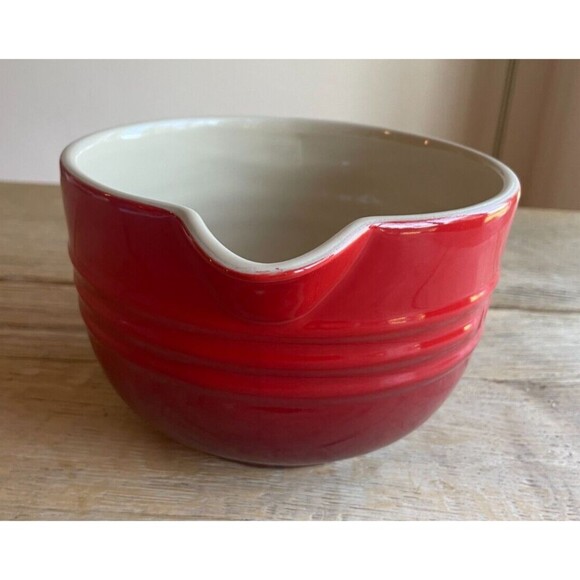 NEW Le Creuset Stoneware Batter Mixing Bowl 2 qt. Cerise Cherry Red - Picture 6 of 10